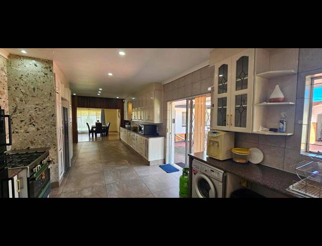 5 BEDROOM HOUSE FOR SALE IN THREE RIVERS